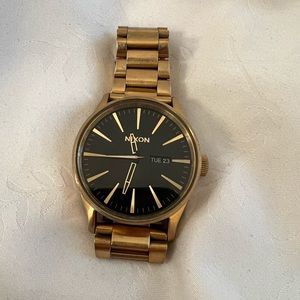 Nixon sentry watch